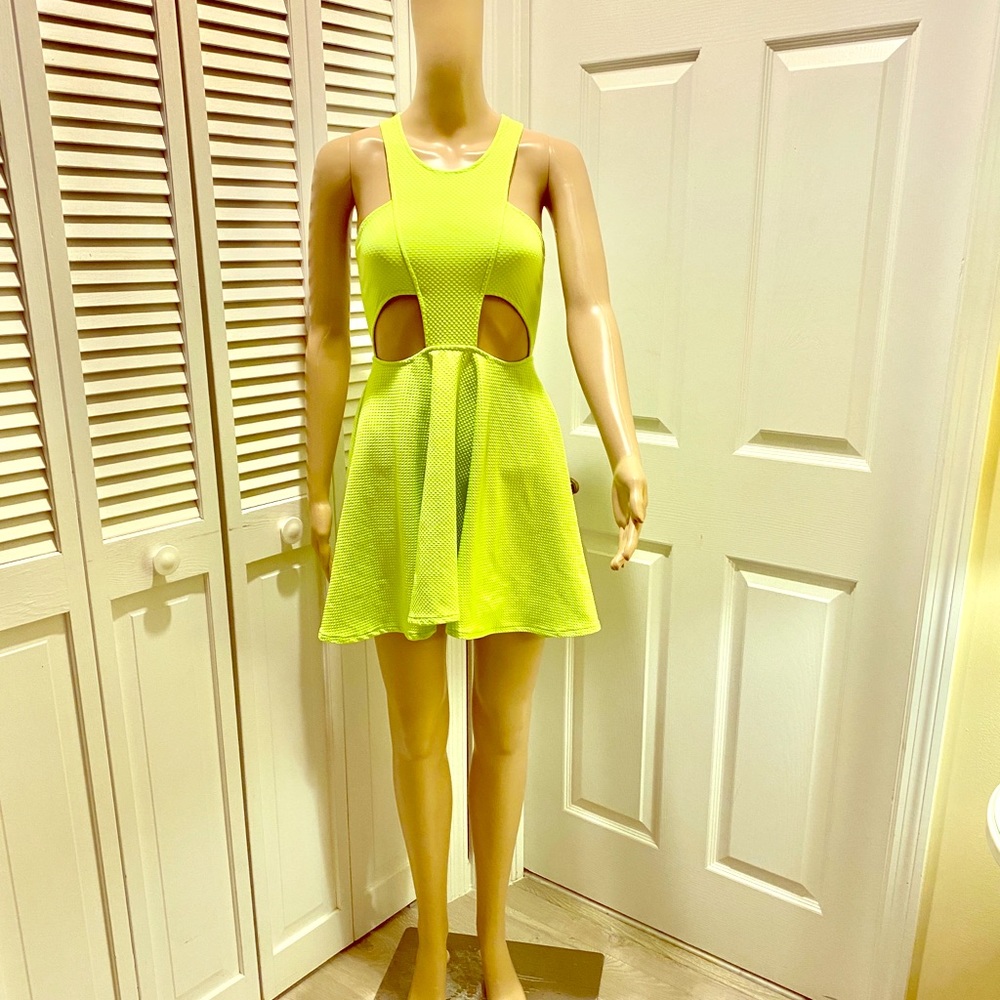 Millau Dress. Resort dress Lime green